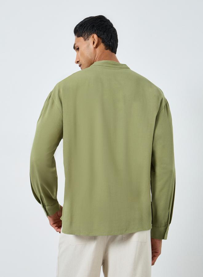 Styli Men Olive Linen Mandarin Collar Shirt - Image 4